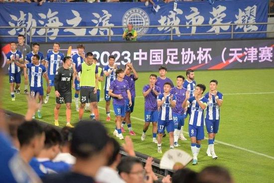 叶辰诧异的问道：这都21世纪了啊，你们这些大家族，怎么比咱们国家古代封建社会的那些家族还封建呢？这可不是封建。